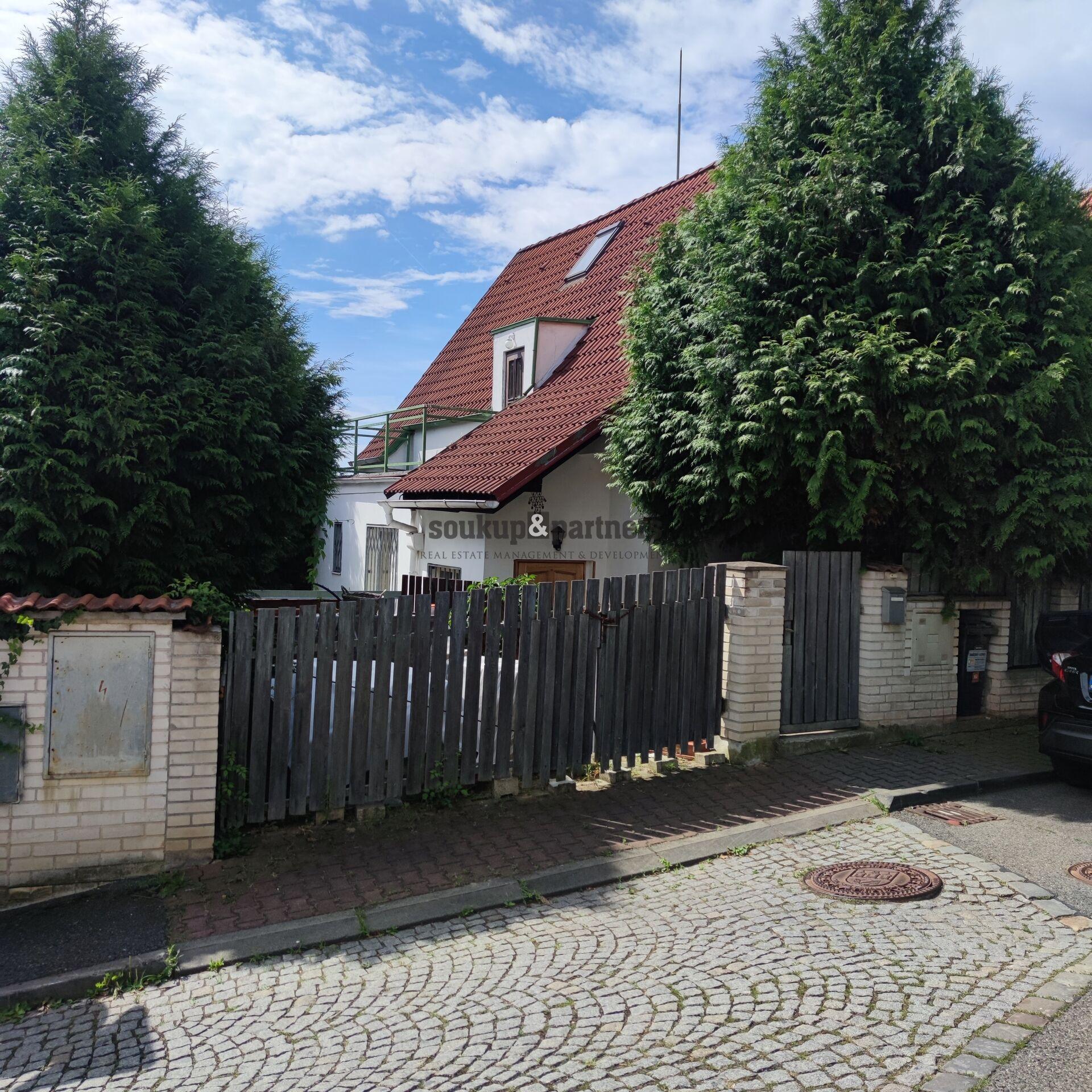 Prodej RD 4+1, 136 m2, pozemek 348 m2, Praha 5 - Radotín.