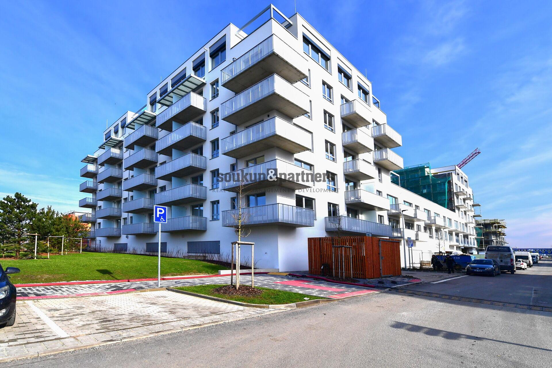 Prodej družstevního bytu 1+kk s balkonem, Praha 10 – Štěrboholy, projekt Malý Háj