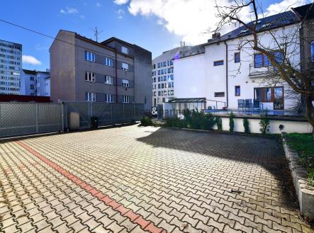 Prodej obchodní prostor