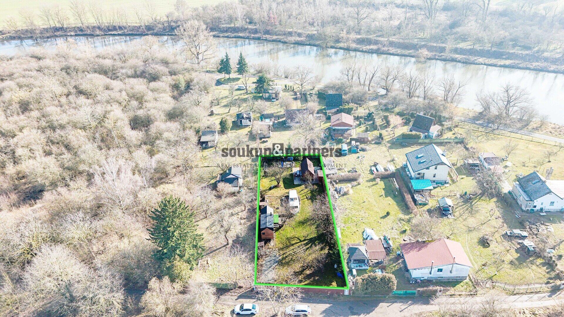 Pozemek 977 m2, Praha 5 - Radotín.