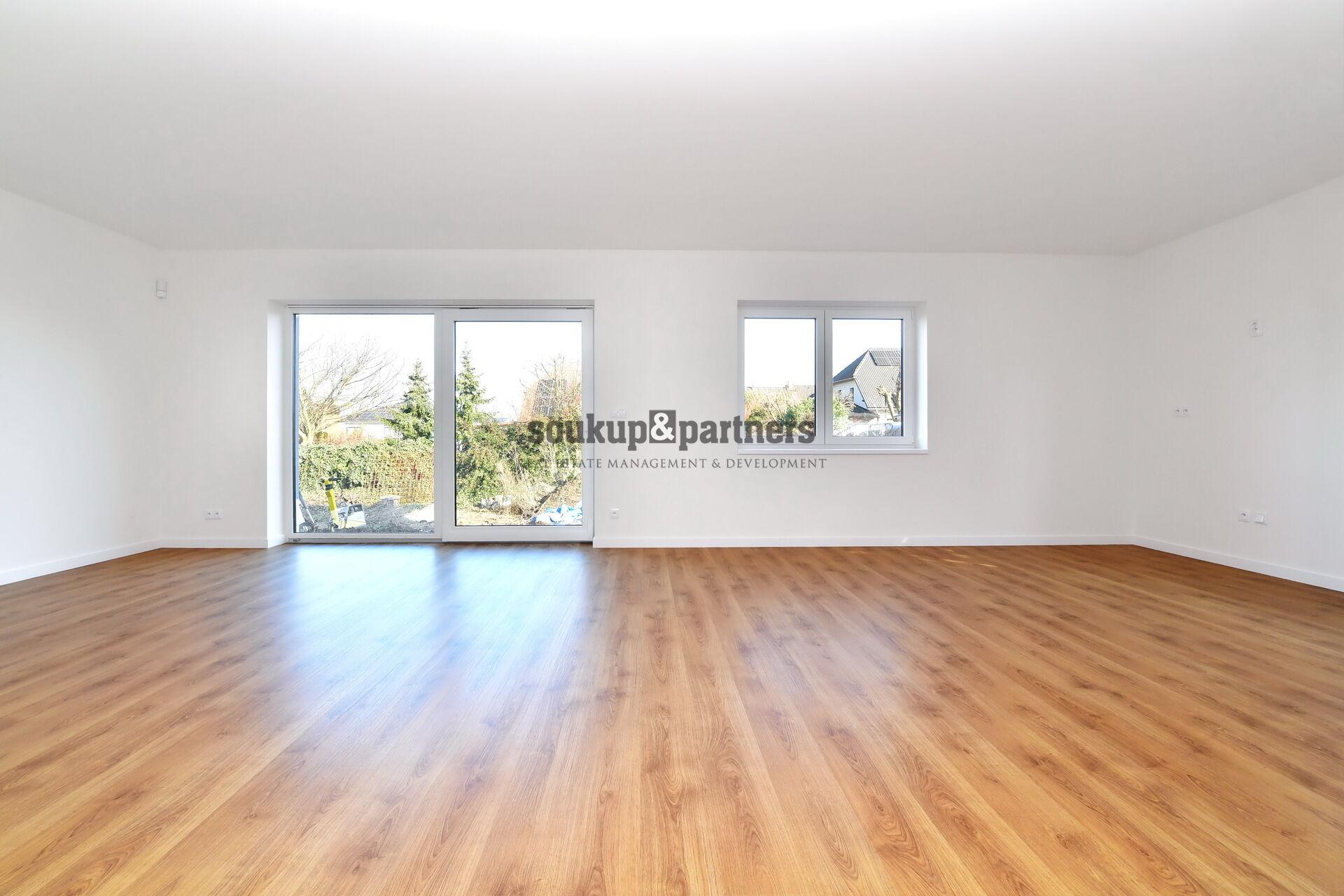 RD 6+kk - 193 m2, Garáž, Tepelné čerpadlo, Podlahové vytápění, pozemek 468 m2, Bašť, Praha - východ.