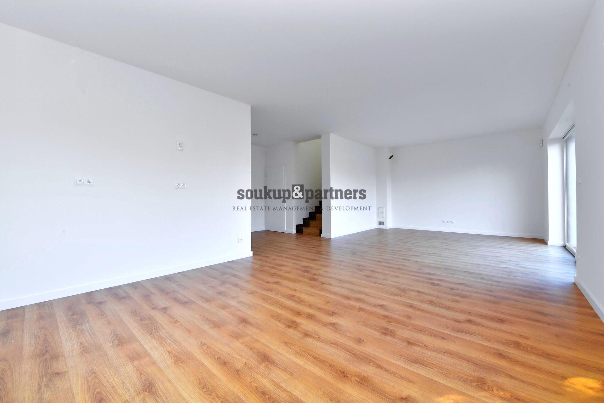 RD 6+kk - 193 m2, Garáž, Tepelné čerpadlo, Podlahové vytápění, pozemek 468 m2, Bašť, Praha - východ.