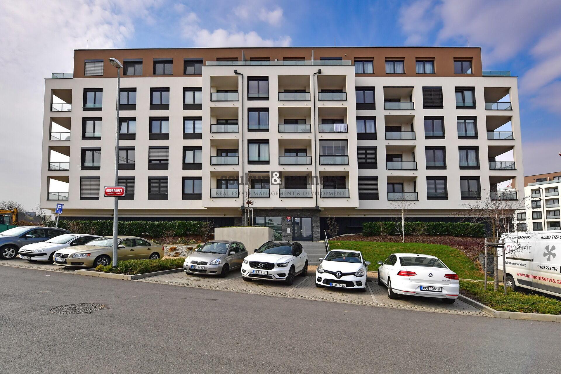 Moderní 2+kk s balkonem a parkováním, 55 m² - novostavba, Praha 5 Hlubočepy