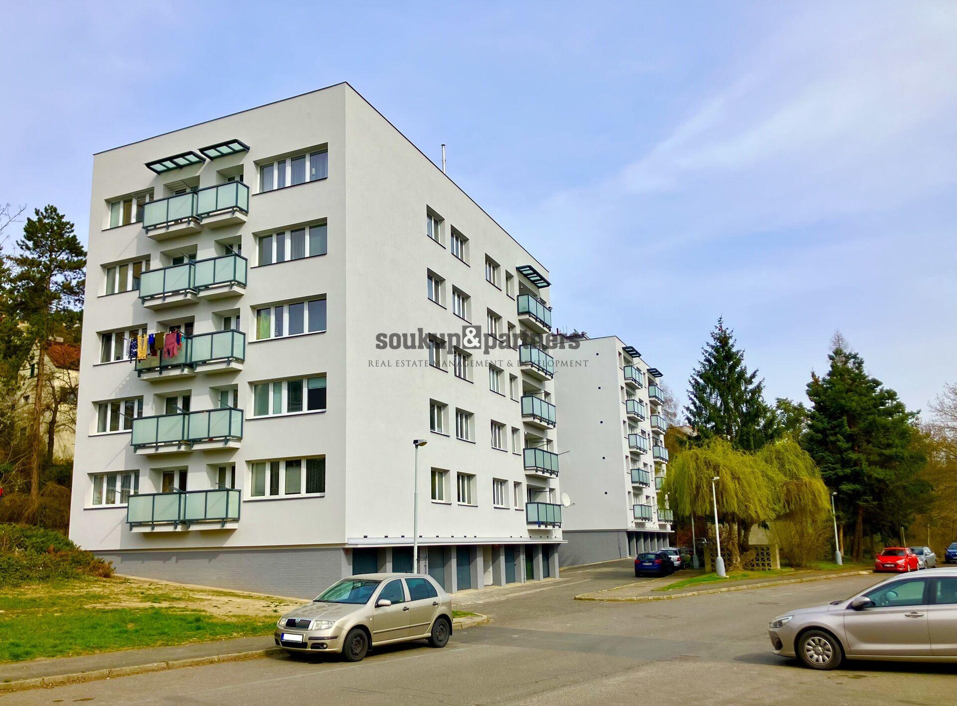 Pronájem 1+kk, 27 m2, plně vybavený, výtah, klidná lokalita - Praha 4 Braník