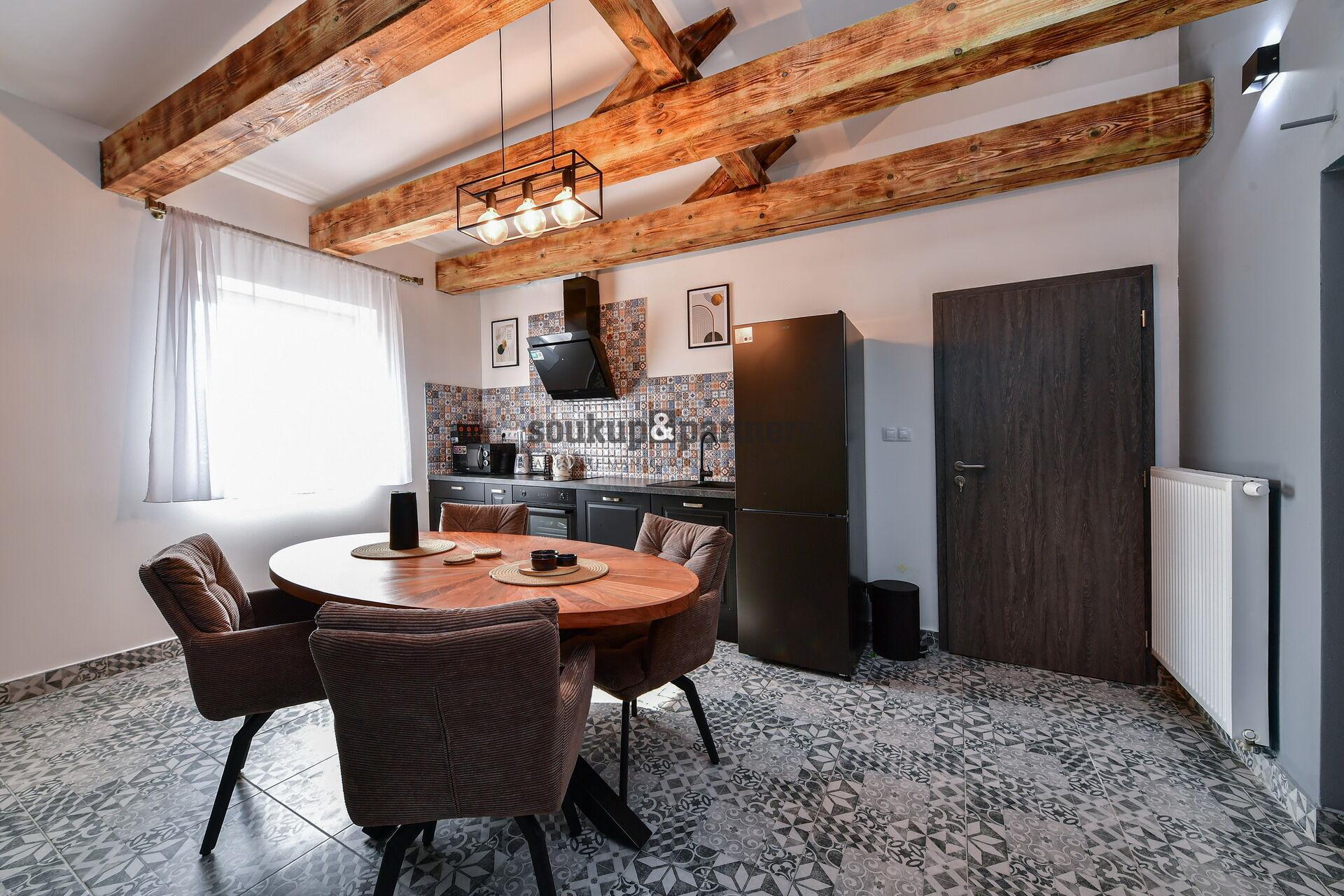 Designový byt 3+1, 100 m2, po rekonstrukci - výhled na řeku, Karlovy Vary