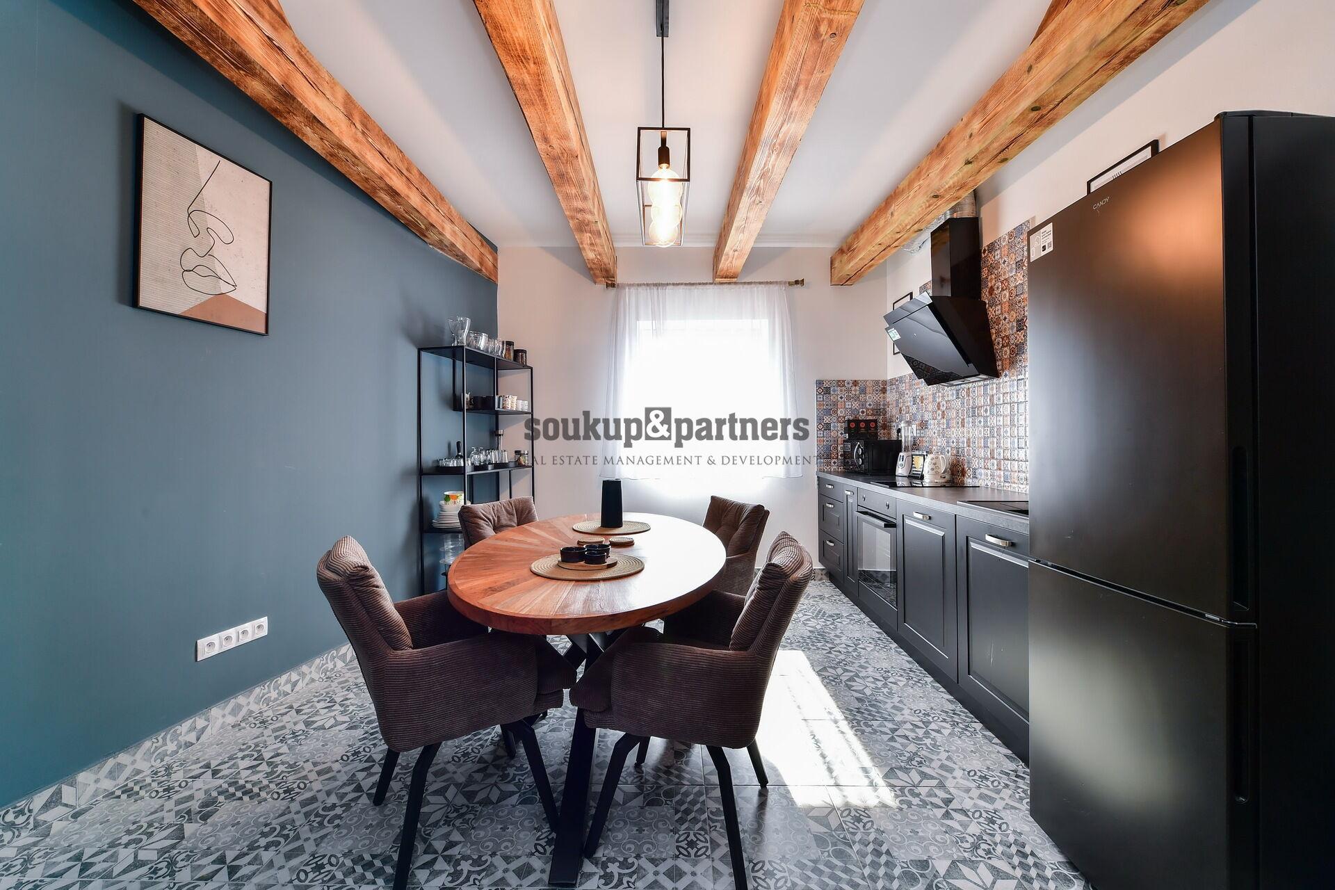 Designový byt 3+1, 100 m2, po rekonstrukci - výhled na řeku, Karlovy Vary