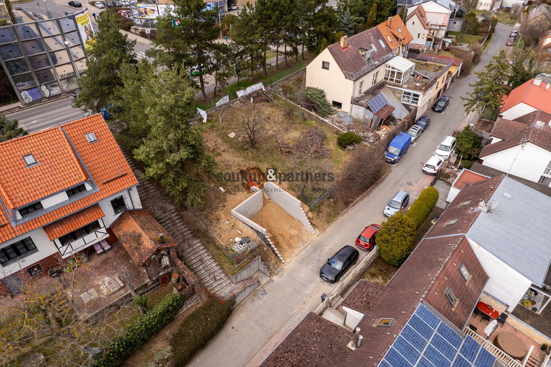 Stavební pozemek 309 m² vč. studie  – Praha Hostivař