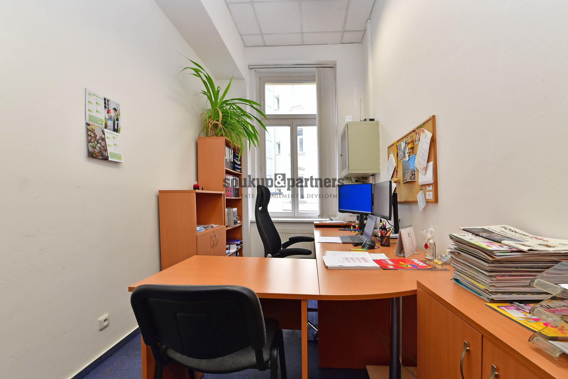 Kancelář 56 m2, Praha 8 - Karlín.