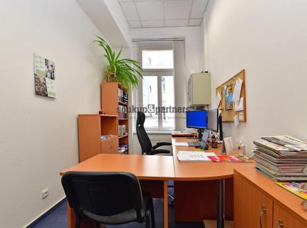 Pronájem kanceláře, 56 m²