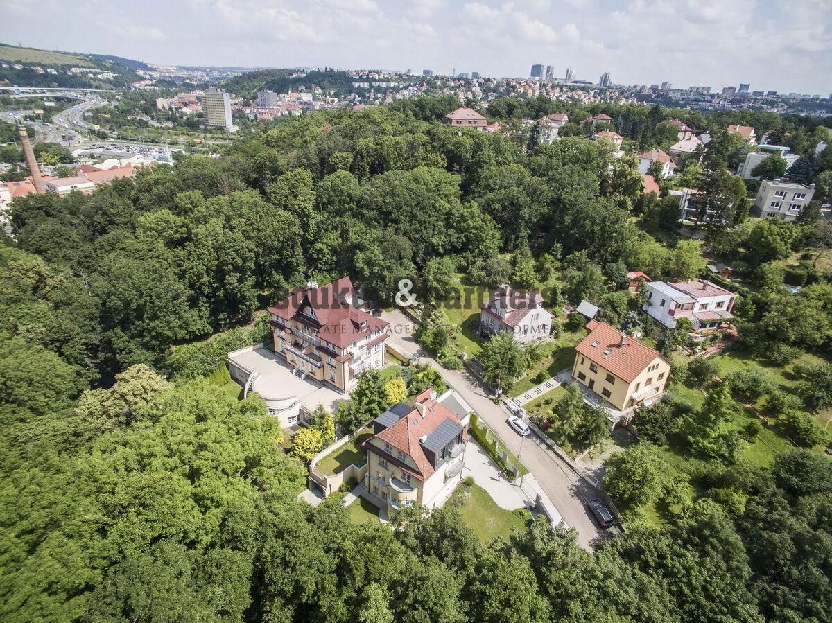 Pronájem bytu 3+kk ( 72 m²) v Rodinném domě + gar. stání a sklep - Praha 4 - Braník