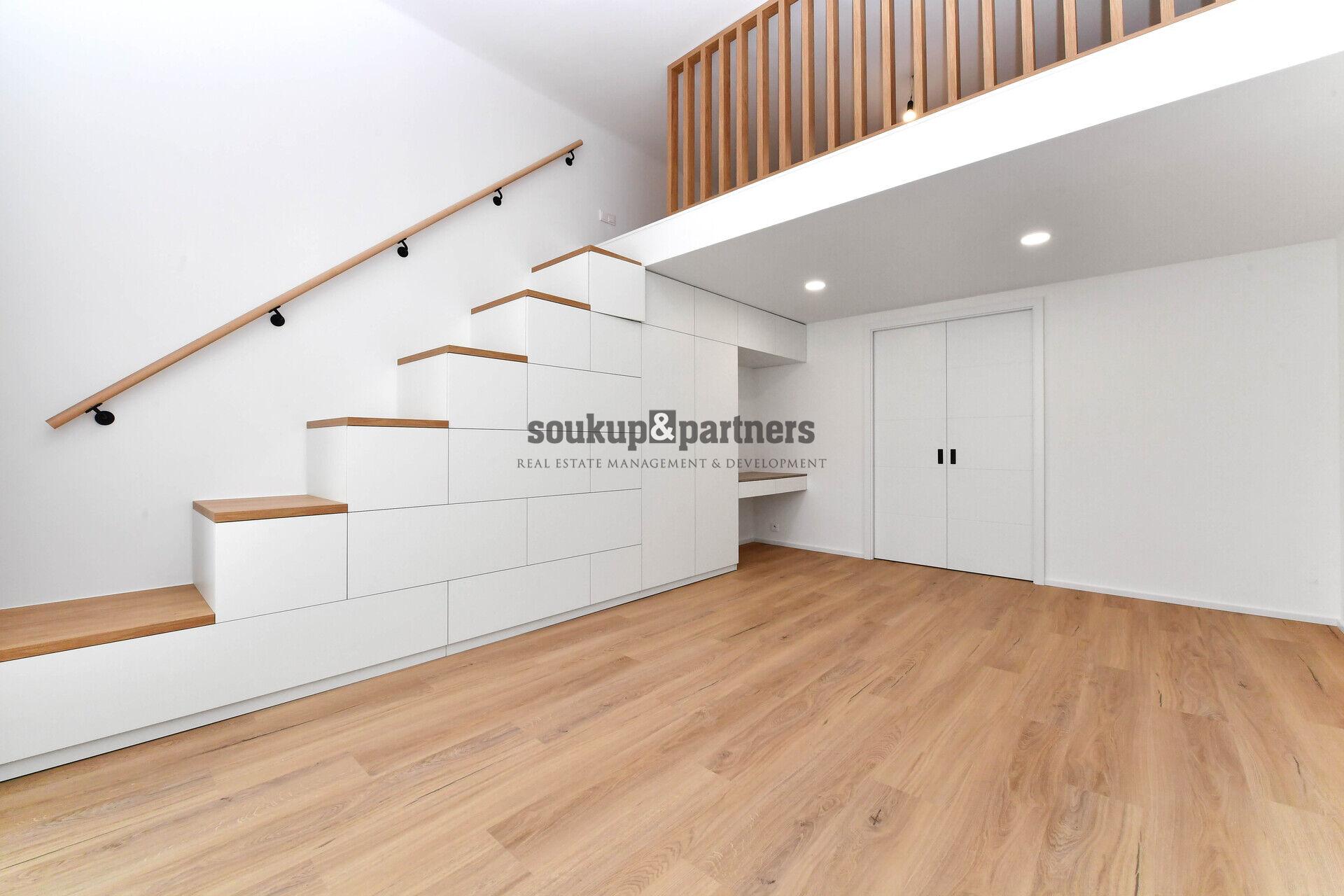 Byt 2+kk - 43m2, po kompletní rekonstrukci,  Praha 5 - Smíchov.