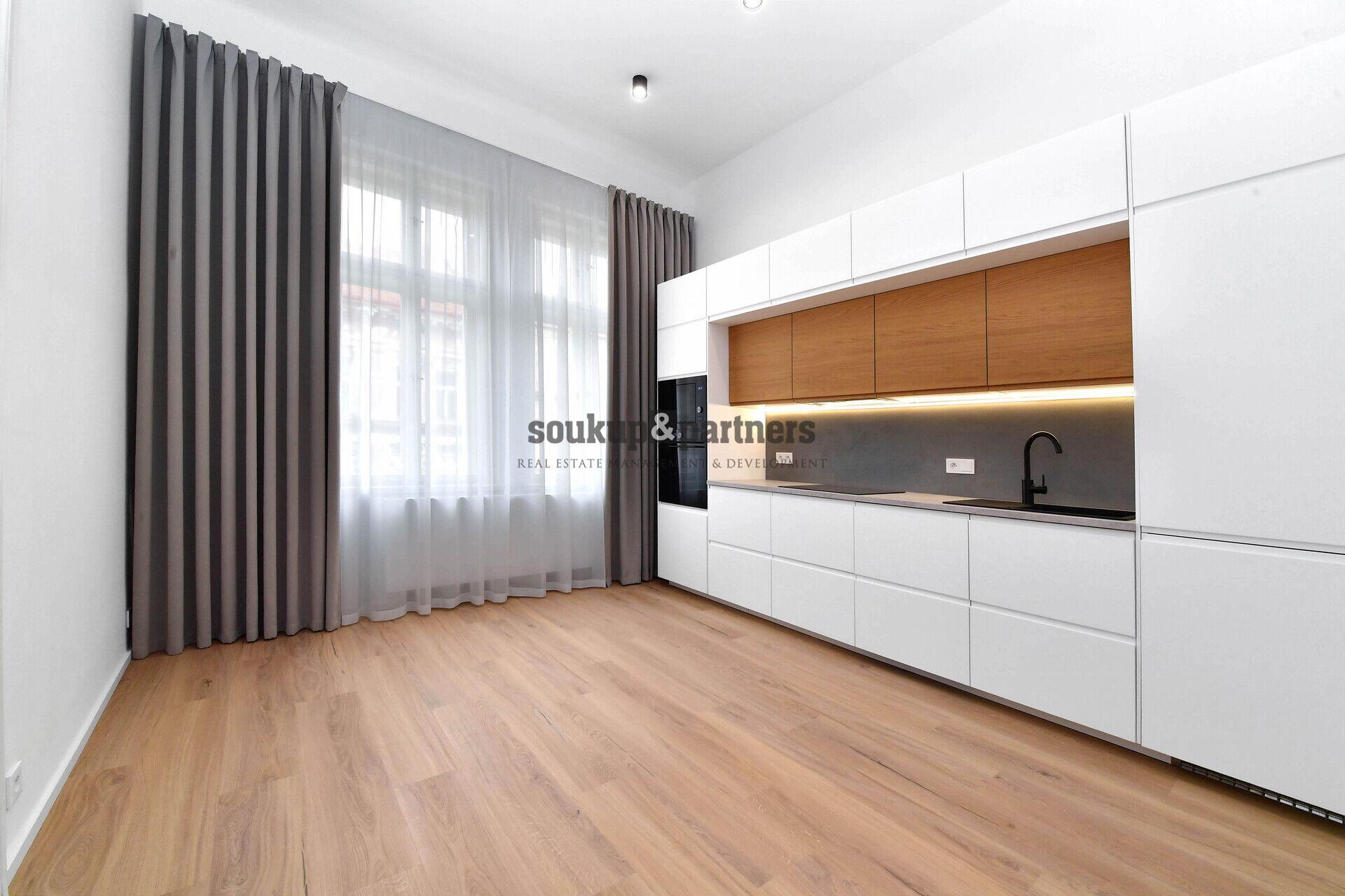 Byt 2+kk/ Šatna - 43m2, po kompletní rekonstrukci,  Praha 5 - Smíchov.