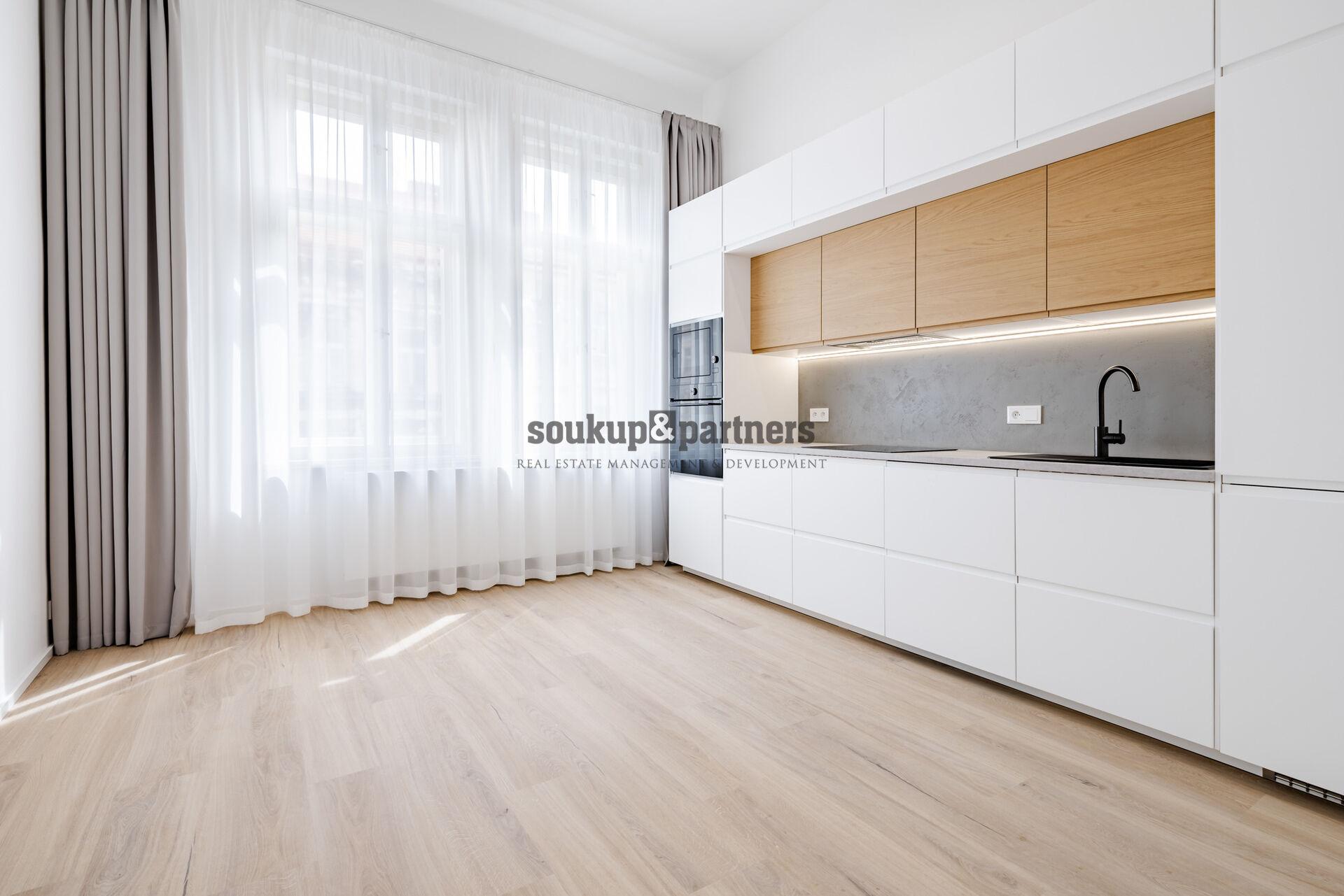 Byt 2+kk/ Šatna - 43m2, po kompletní rekonstrukci,  Praha 5 - Smíchov.