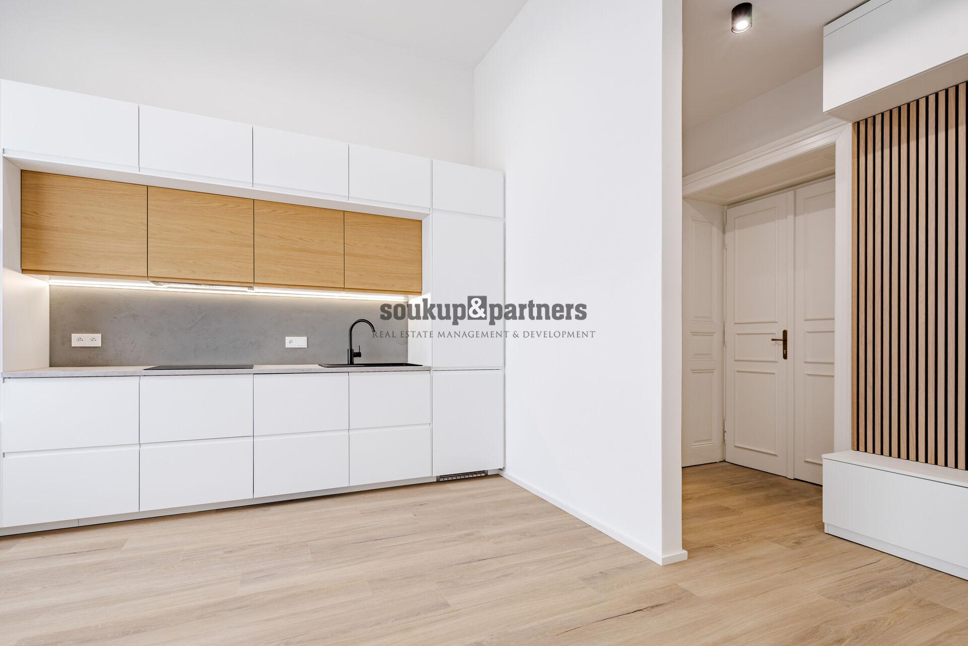 Byt 2+kk/ Šatna - 43m2, po kompletní rekonstrukci,  Praha 5 - Smíchov.