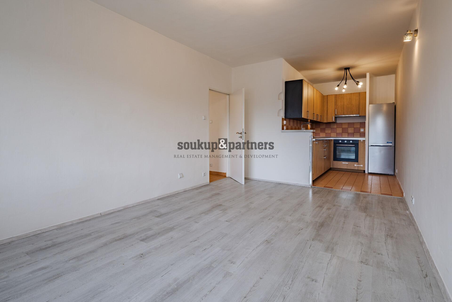 Pronájem bytu 2+kk s lodžií a výhledem do zeleně, Trojská – Praha 8