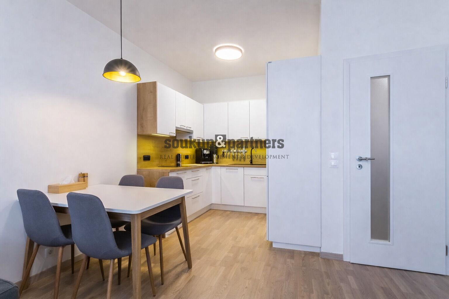 Byt 2+kk + balkon + garážové stání, 56 m2, OV, Praha 9 - Hloubětín.