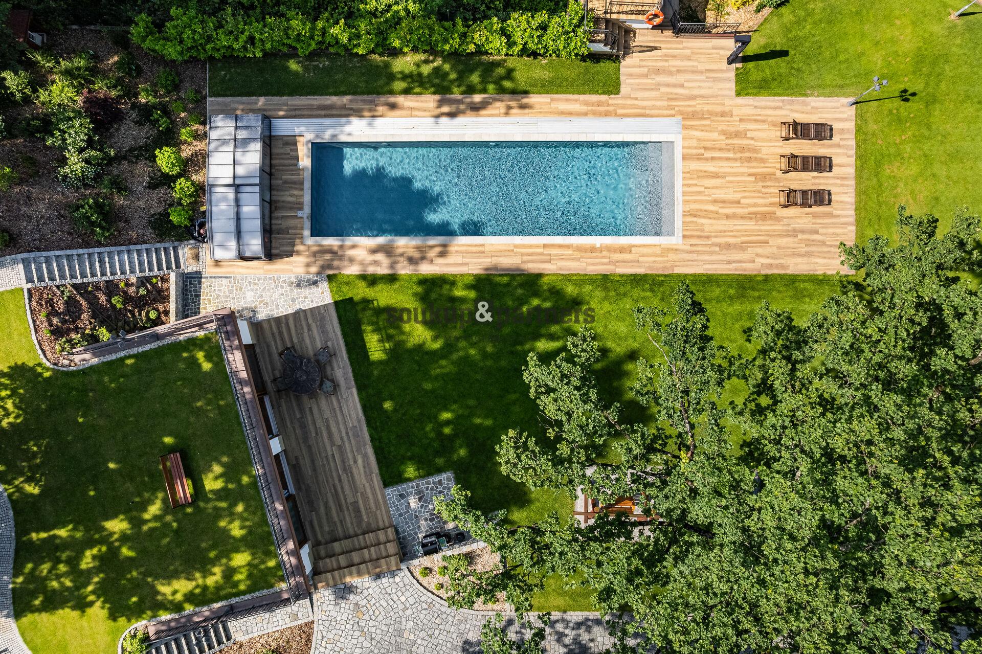 Výjimečná nemovitost s wellness, rybníkem a rozsáhlými pozemky | Tuchyně 7.