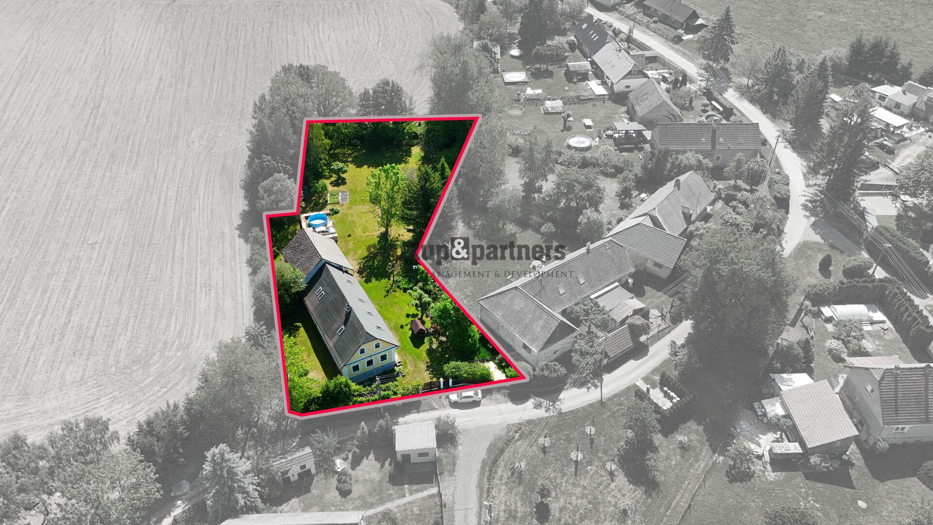 RD 7+1 + půda, obytná plocha cca 500 m², pozemky celkem 2.174 m², Plískov, okr. Rokycany.