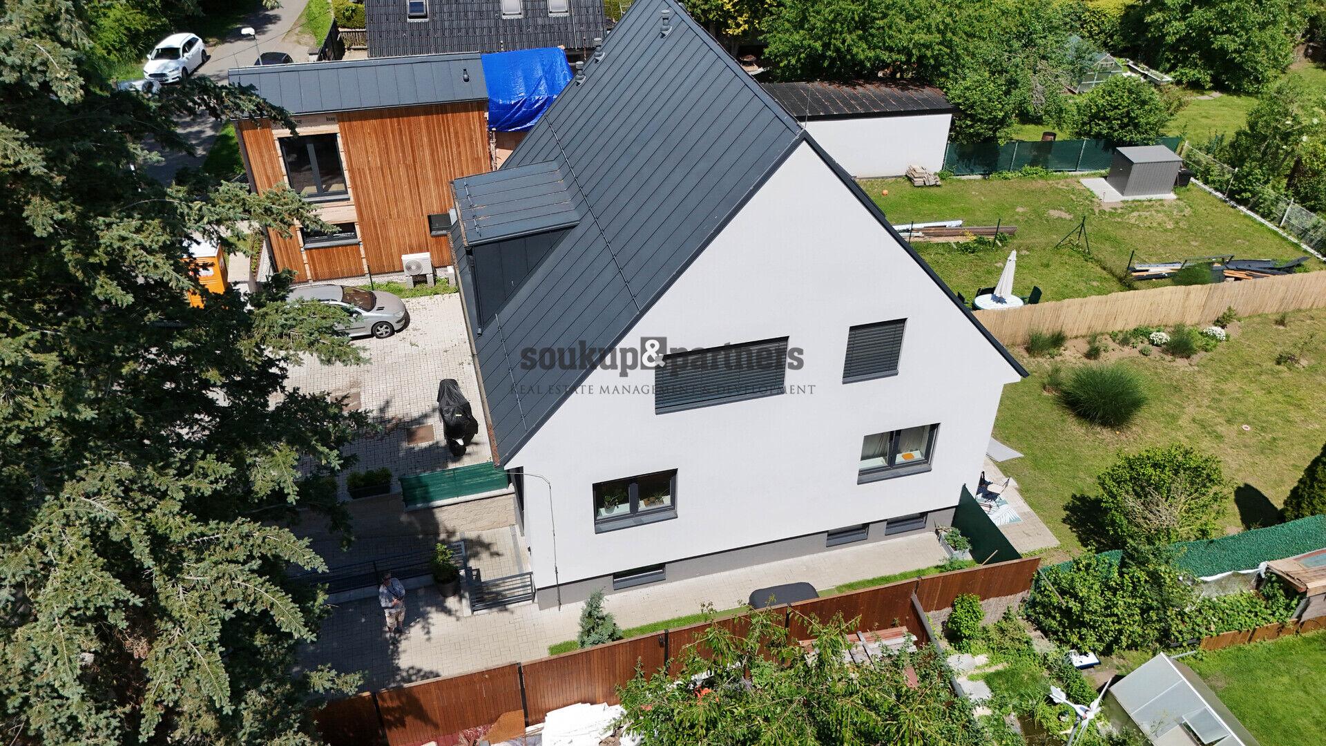 Nebytová jednotka 2+kk - 80 m2 + zahrada s parkováním 70 m2, novostavba, Praha 22 - Uhříněves.