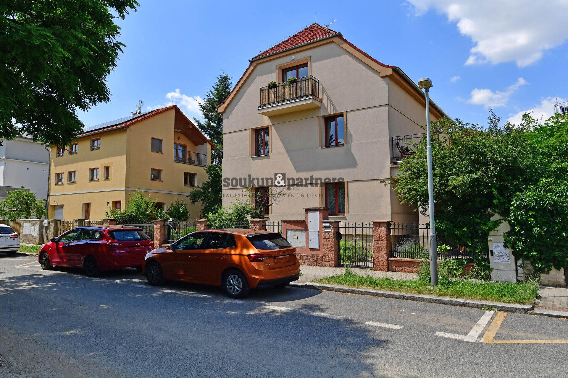 RD se 3 byty a výnosem - 352 m2, pozemek 421 m2, Praha 6 - Řepy, Bílá Hora.