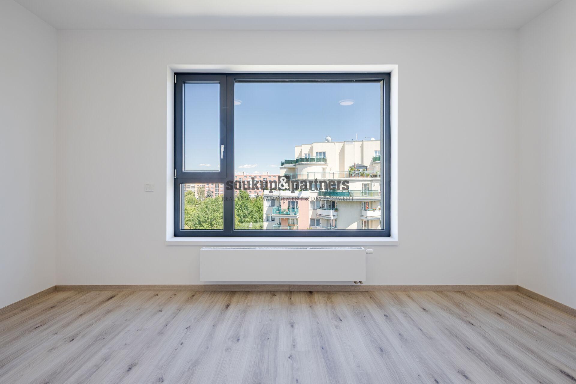 Prodej bytu 1+kk 28 m² s garážovým stáním a sklepem v ceně – novostavba, Praha 9 – Letňany.