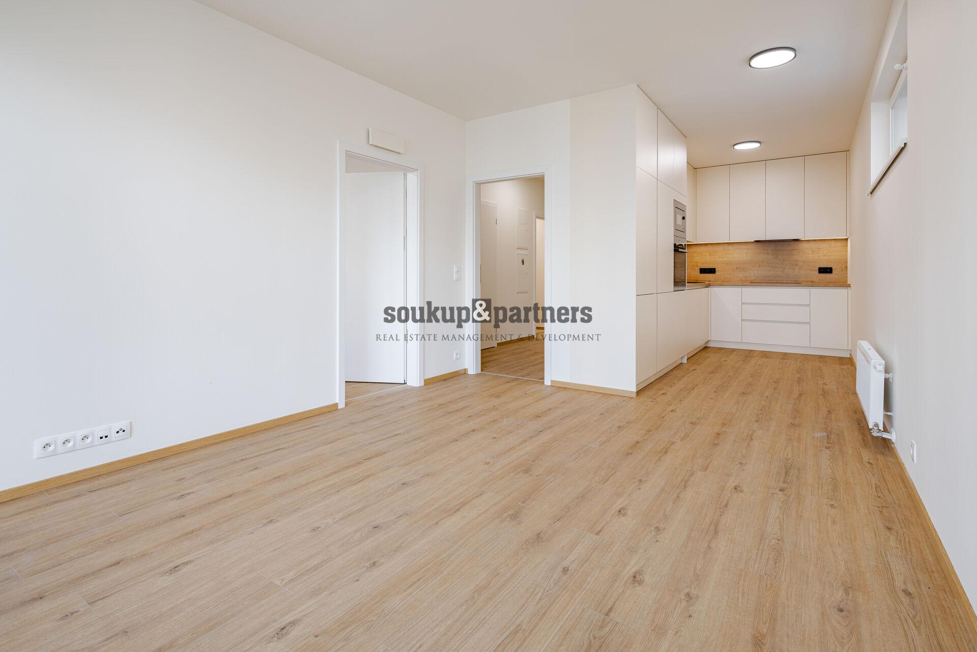 Pronájem nového bytu 2+kk 82 m² s předzahrádkou, gar. stáním a sklepem – PORTTI Kladno