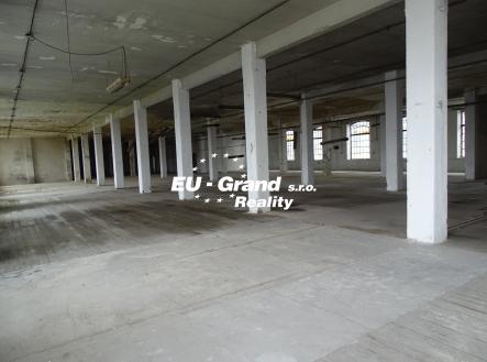 Pronájem komerčního objektu, sklad, 3 900 m²