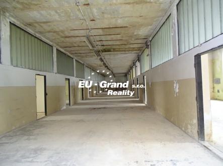 Pronájem komerčního objektu, sklad, 3 900 m²