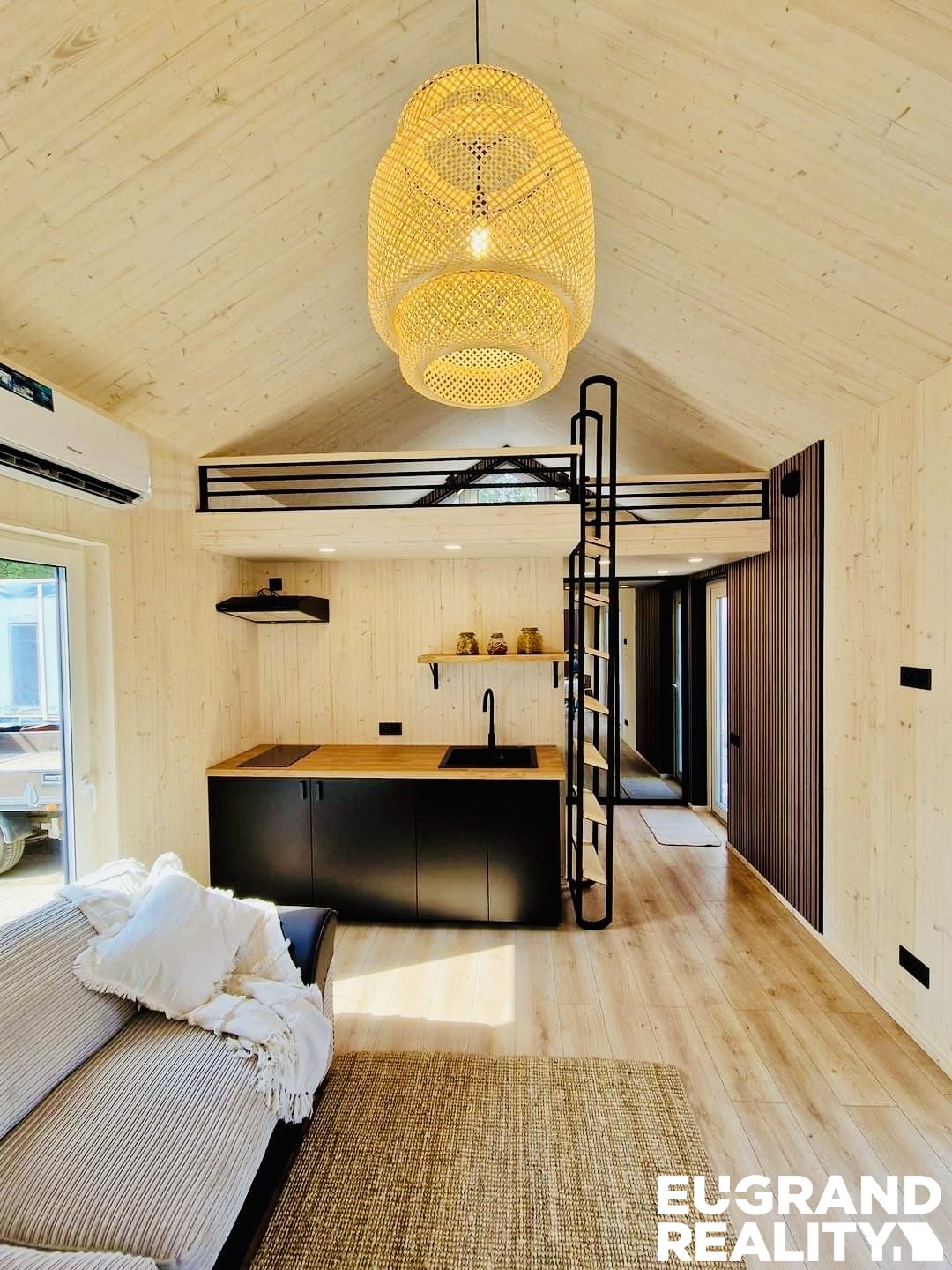 5dd96cf9-70d6-4701-bcef-248b9ba59746