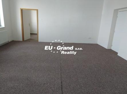 Pronájem kanceláře, 250 m²
