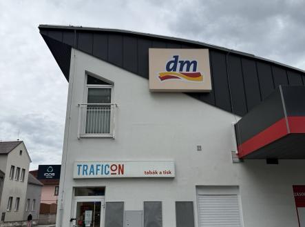 Pronájem obchodní prostor, 450 m²