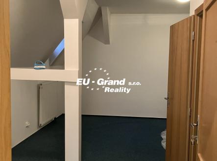 Pronájem bytu, atypický, 151 m²