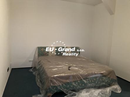 Pronájem bytu, atypický, 151 m²