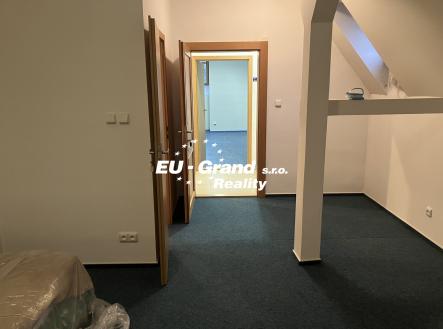 Pronájem kanceláře, 151 m²