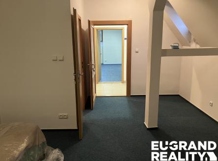 Pronájem kanceláře, 151 m²