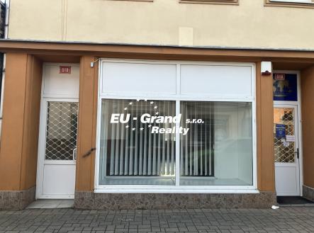 Pronájem obchodní prostor, 100 m²