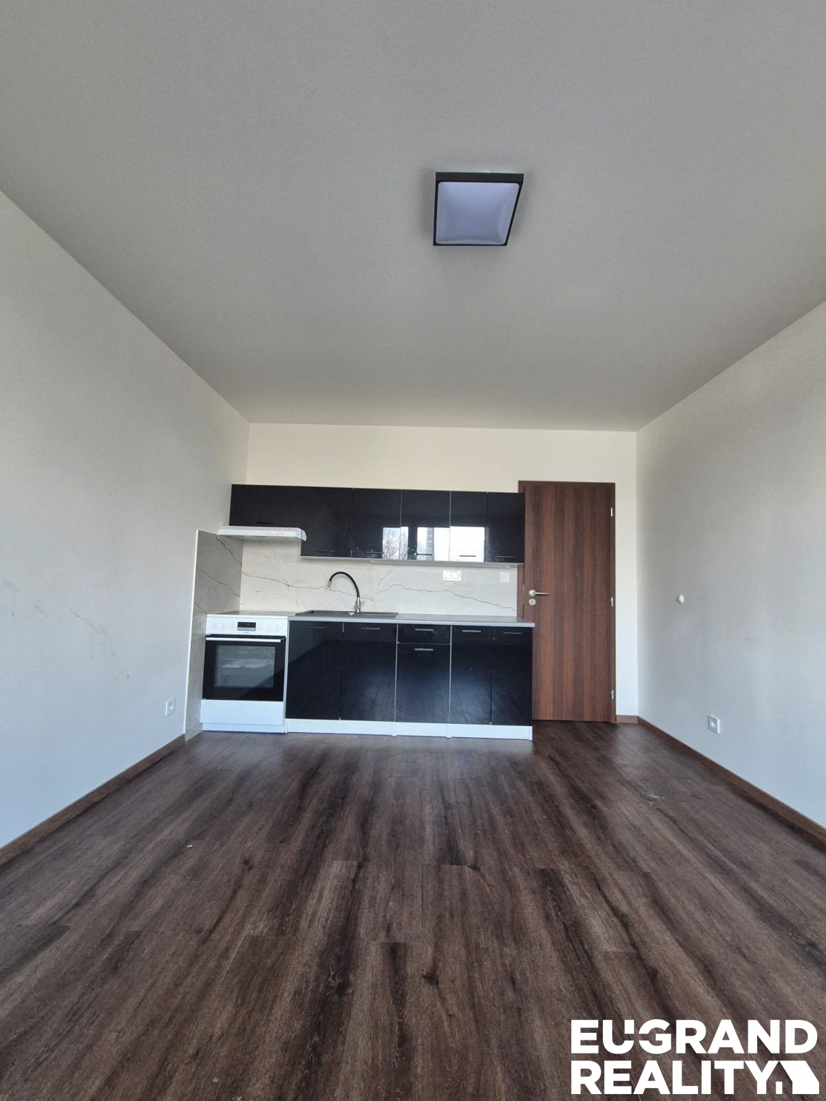 6e7fd4a9-7131-4f18-84d2-8088742aa705