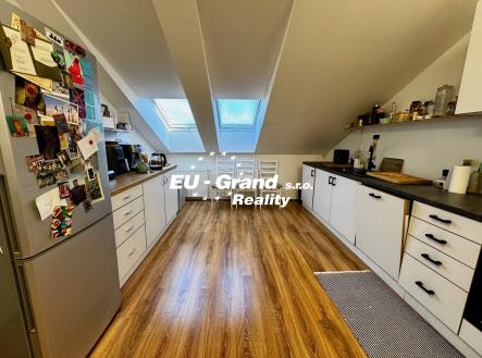 Pronájem bytu, 2+1, 90 m²