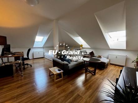 Pronájem bytu, 2+1, 90 m²