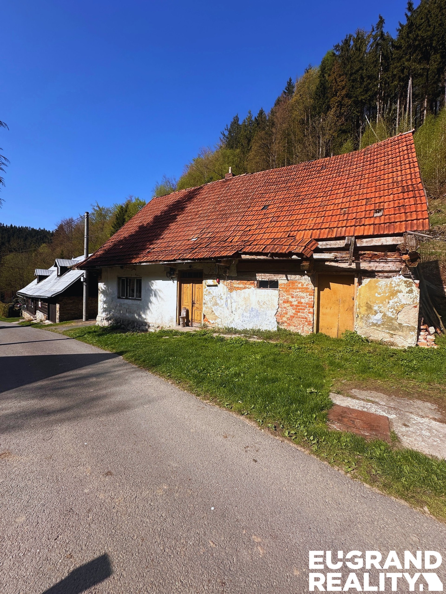 8d742d39-32bc-4fd3-822d-1e9401fb1c57