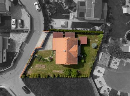 Prodej rodinného domu 6+kk o užitné ploše 199m2, pozemek 793m2, garáž