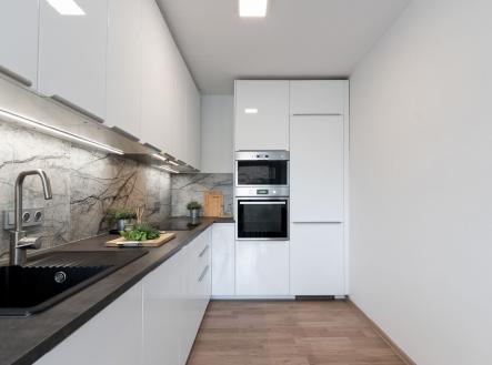 Prodej družstevního bytu 3+kk s lodžií, Pod Jarovem, Praha 3