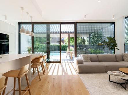 Designový RD o dispozici 4+kk, užitné ploše 186 m2, se zahradou 356 m2