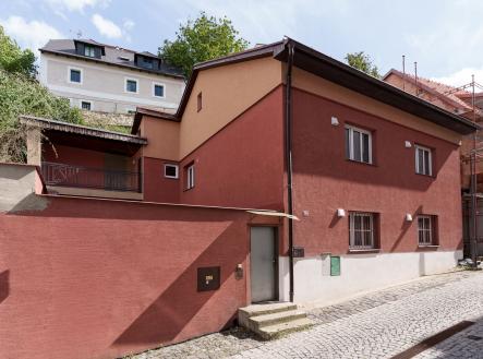 Rodinný dům se dvěma bytovými jednotkami 3+1 po rekonstrukci (138,5m2)