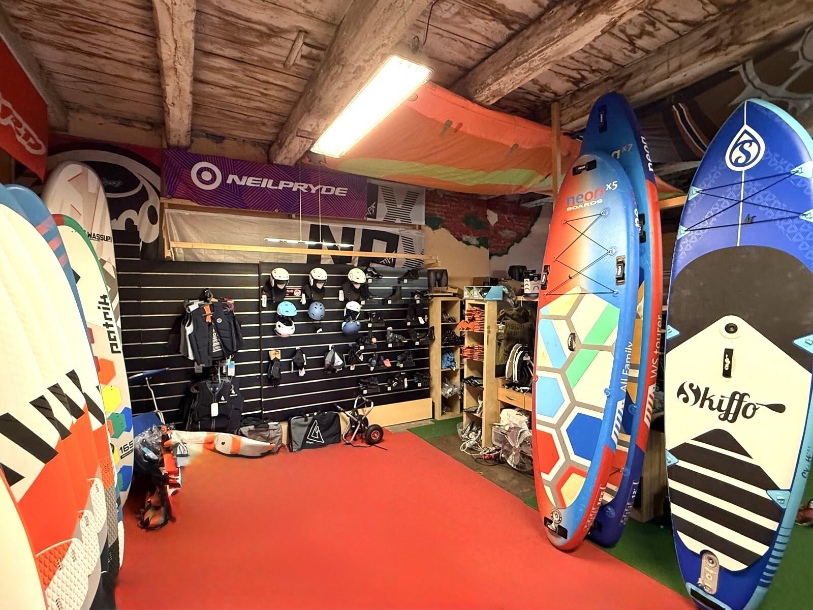 Pronájem skladových prostor –295 m², Pobřežní ulice, Karlín