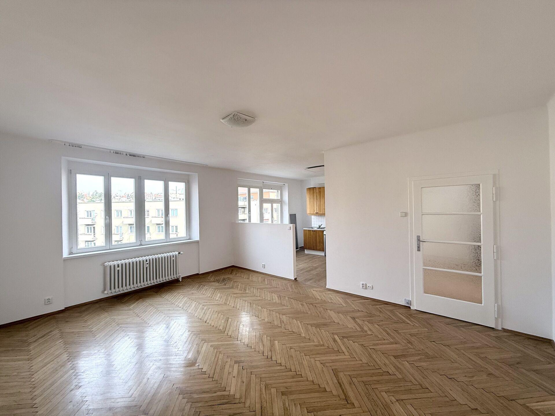 Pronájem světlého zrekonstruovaného bytu 3+kk, 28. pluku