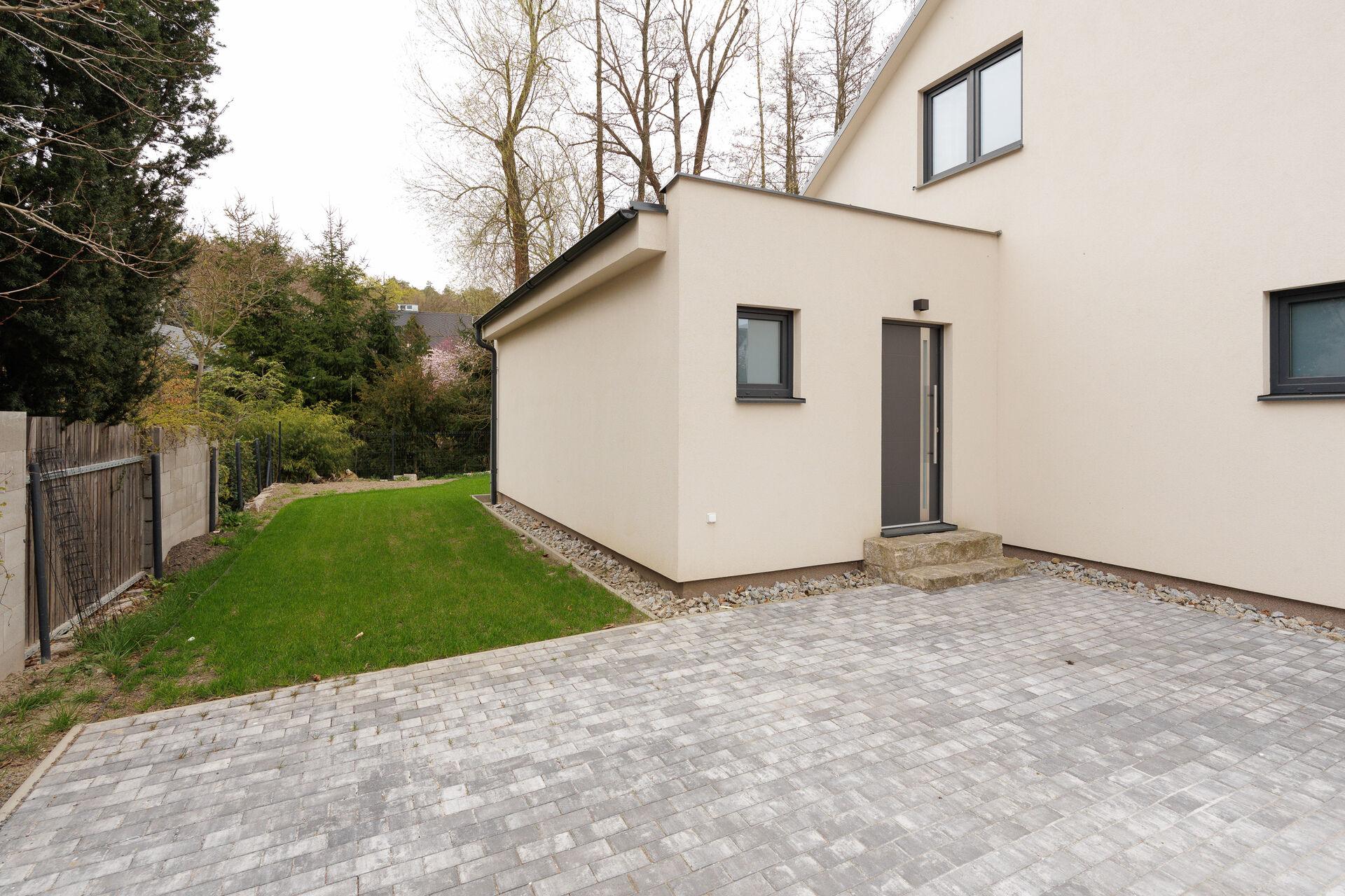 Pronájem 1+kk bytu se zahradou 100m2, Říčany