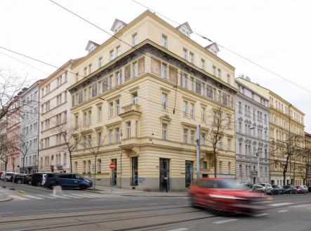 Pronájem lukrativních komerčních prostor – Korunní × Budečská