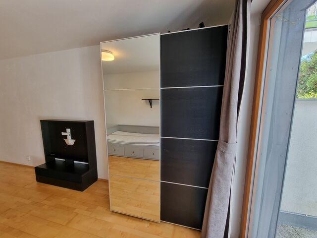 Pronájem 1+kk (33,5m2) s terasou 19m2 a sklepem, Bělohorská, Praha 6