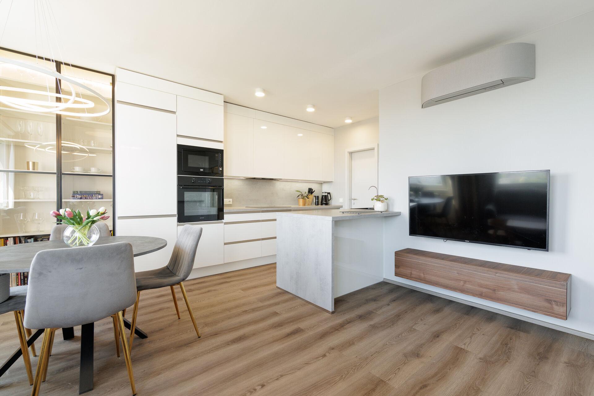 Pronájem plně vybaveného zrekonstruovaného bytu, Brandlova - Praha 11